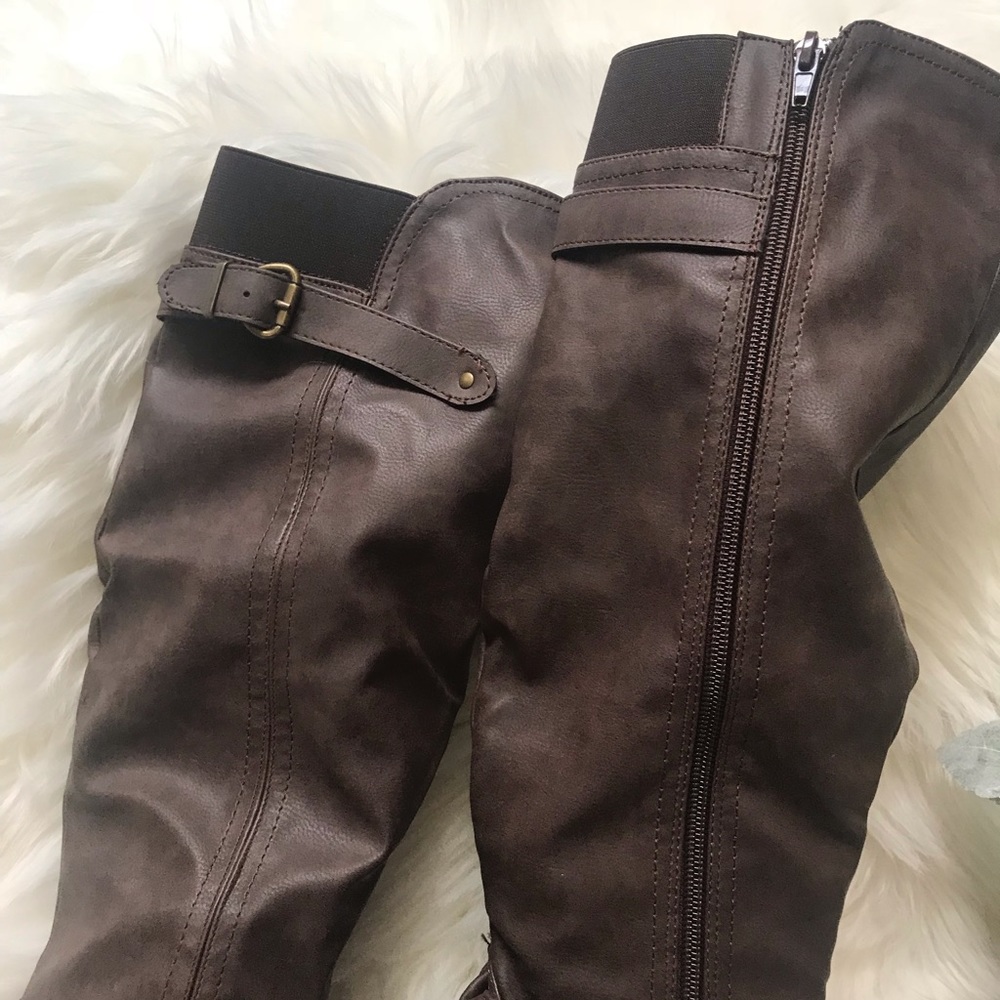 Buckle accent riding boots - Picture 3 of 5